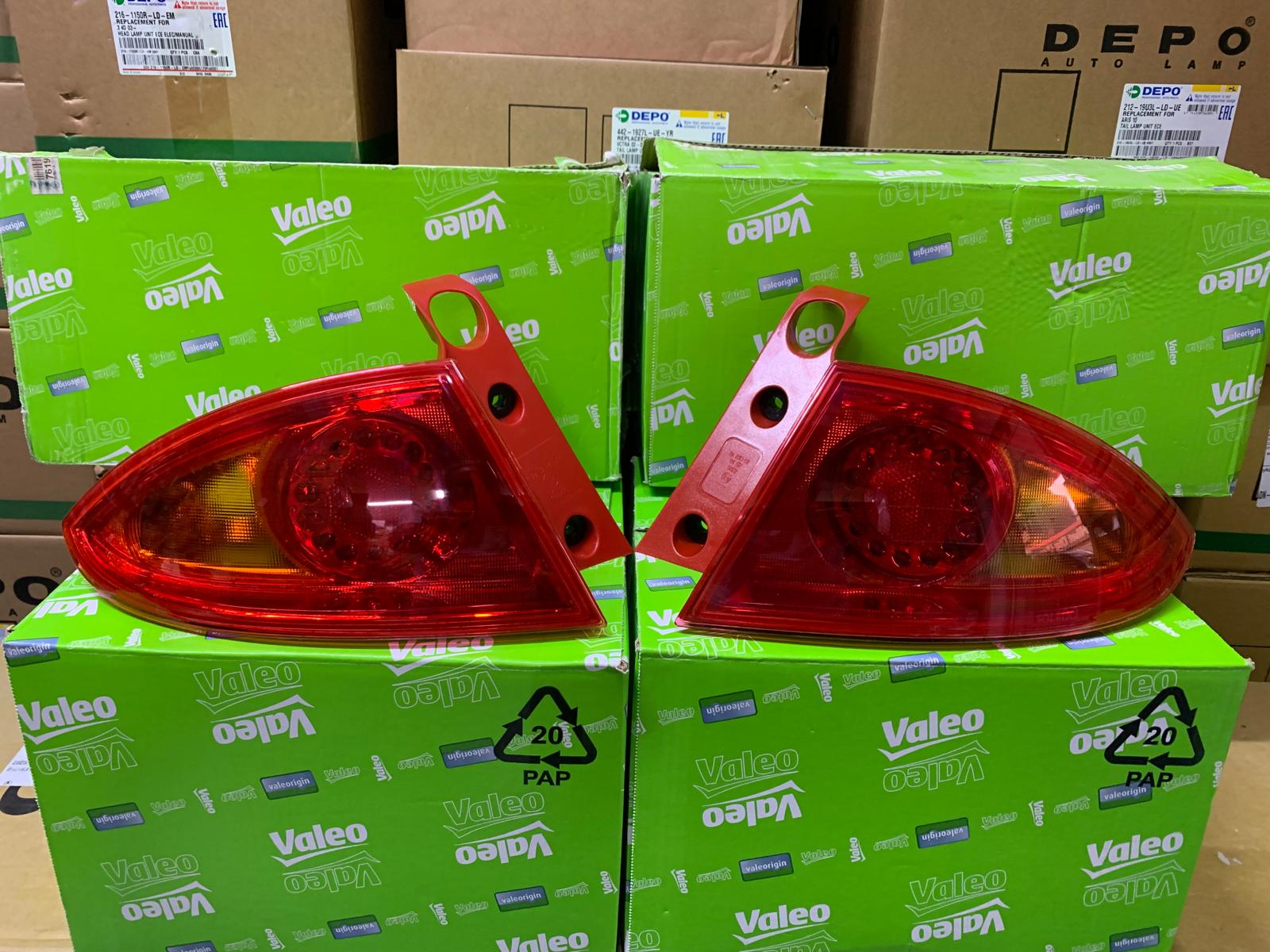SEAT LEON 2006-2013 ARASI VALEO SAĞ VE SOL DIŞ STOP LAMBASI 1P0945111D / 1P0945112D